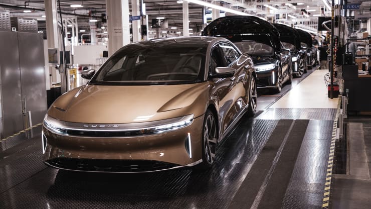 Трите листнати в САЩ китайски производители на електрически превозни средства