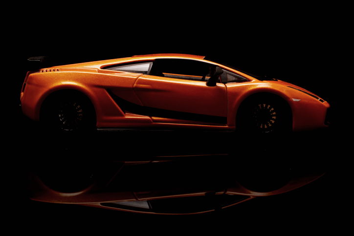 Lamborghini, управлявано от Леонардо ди Каприо по време на силна