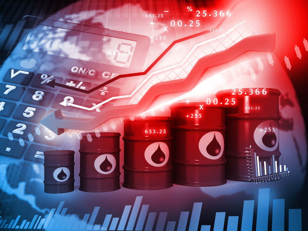 Цените на петрола паднаха с около 1 в четвъртък увеличавайки