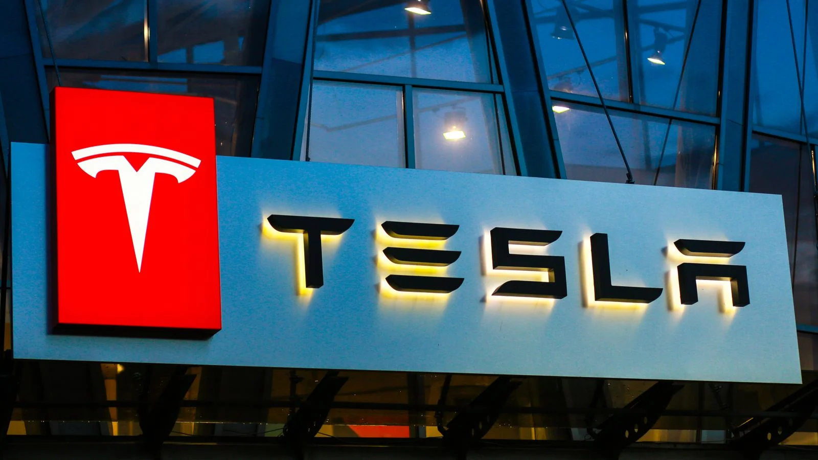 Неотдавнашен доклад на Bloomberg показва че Tesla NASDAQ TSLA ще загуби