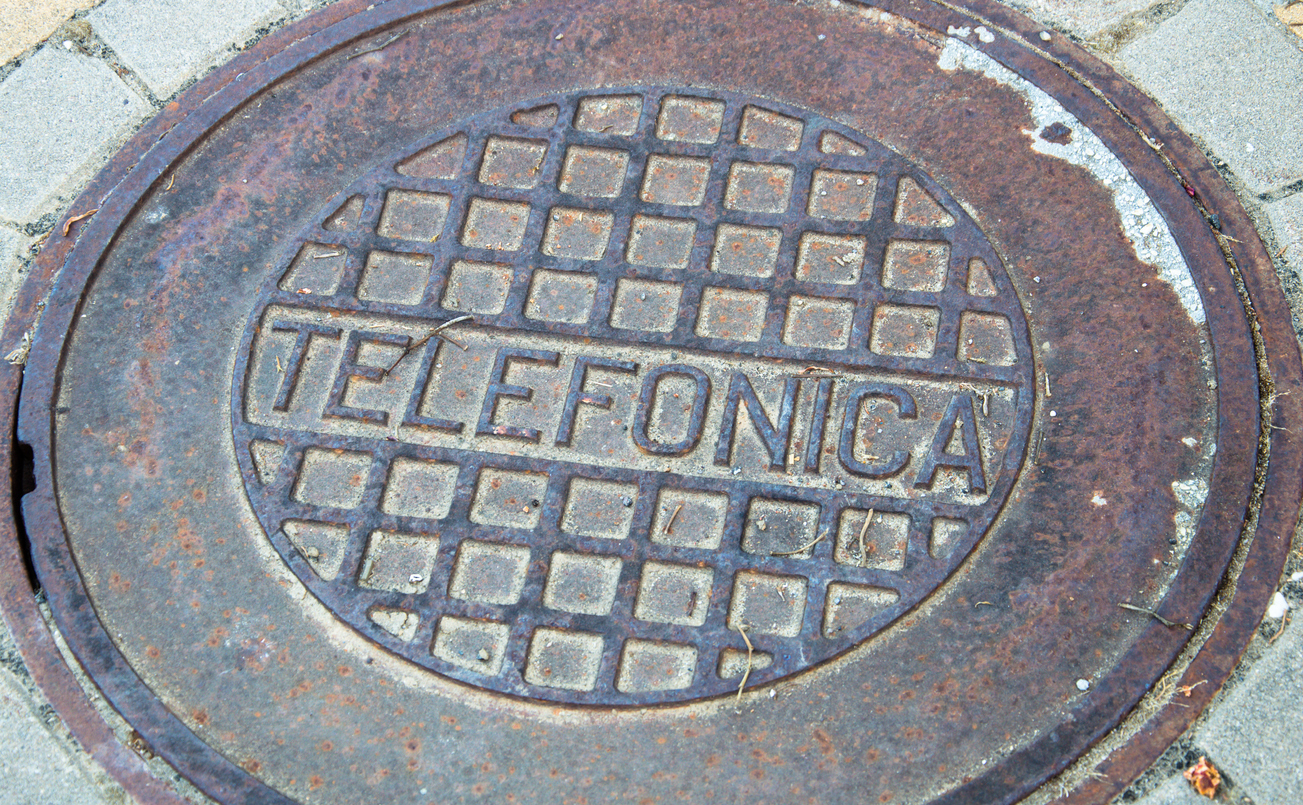 Испанското правителство планира да купи дял в Telefonica SA на