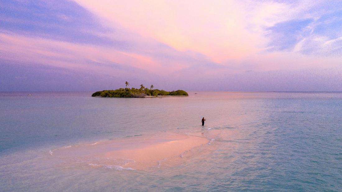 Тъй като страните в Европа започват да намаляват ограниченията за